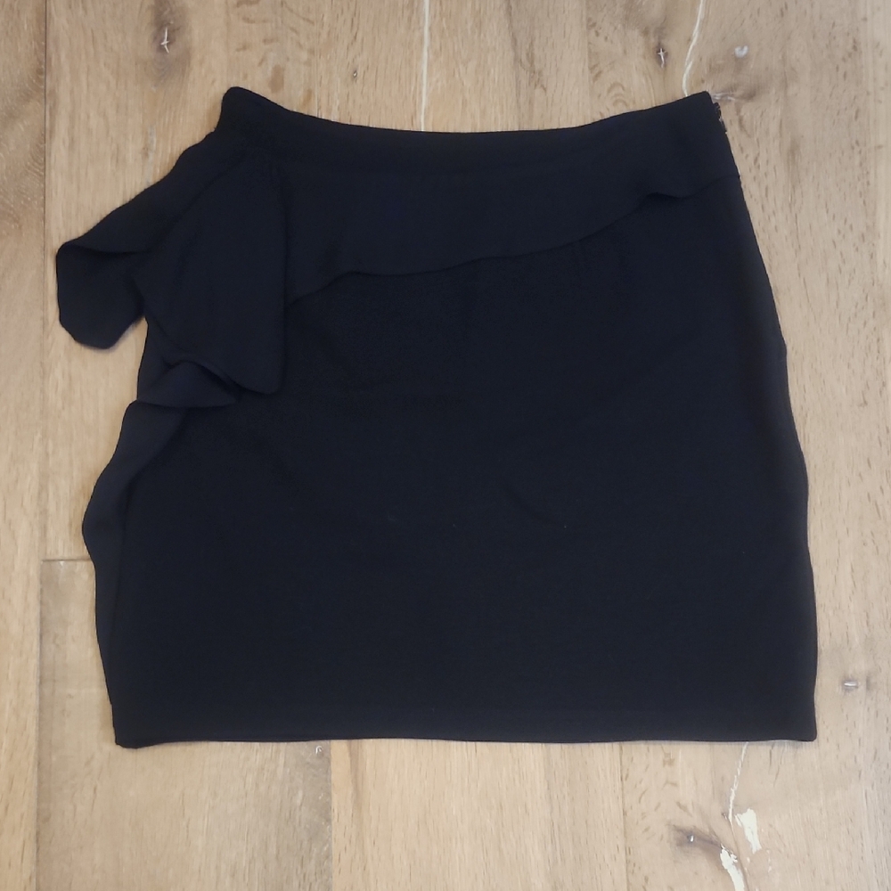 Heikejarick black ruffle mini skirt 2?
